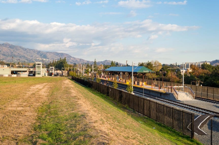 La estación de la Línea Dorada junto a la Pacific