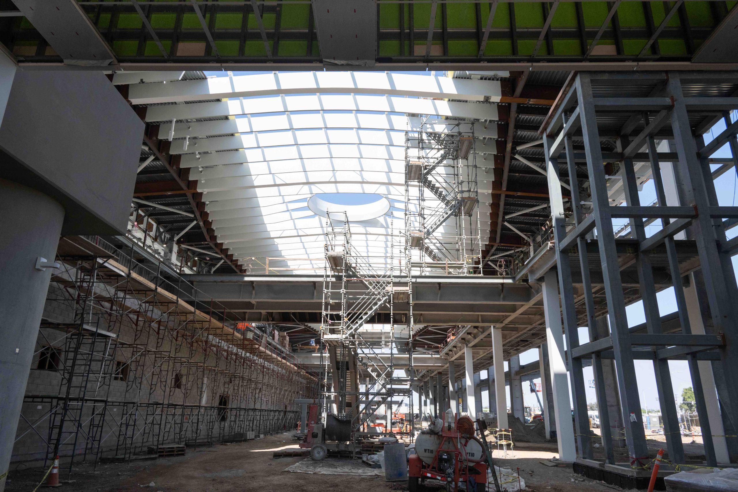Vista a nivel del suelo dentro de nuestra nueva estación.